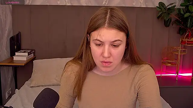 Snapshot of MelanieHenders chatting on 4, 12, 2025 MelanieHenders online show from 4, 12, 2025