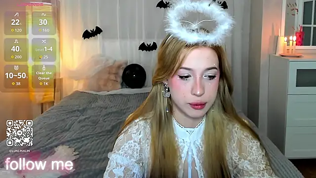 Snapshot of LightStar_18 chatting on 30, 10, 2025 LightStar 18 online show from 30, 10, 2025