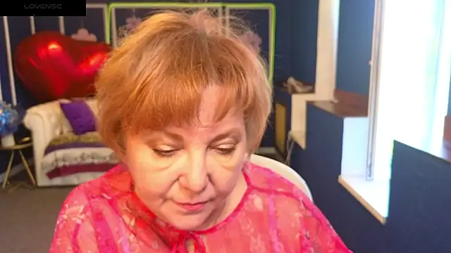 Kira Kenett online show from 4, 6, 2026
