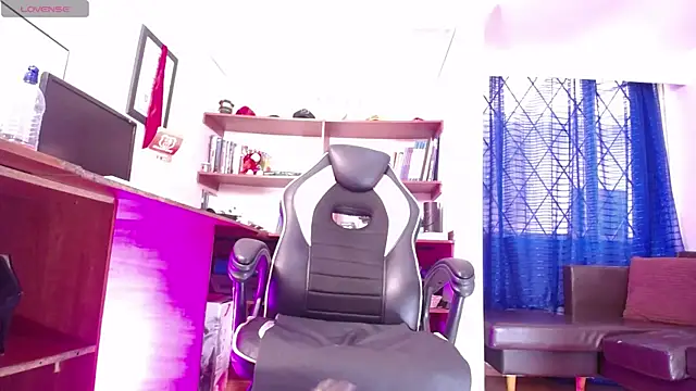 GretaVoss  online show from 7, 11, 2025