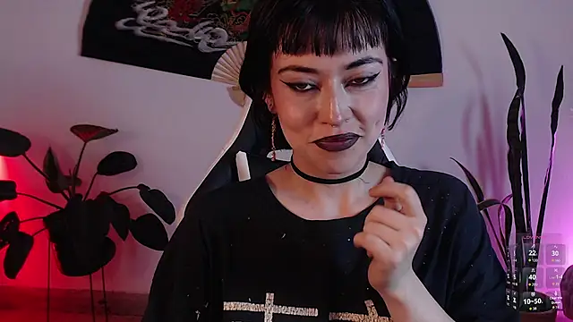 Snapshot of Ellyuwuw chatting on 5, 2, 2026 Ellyuwuw online show from 5, 2, 2026