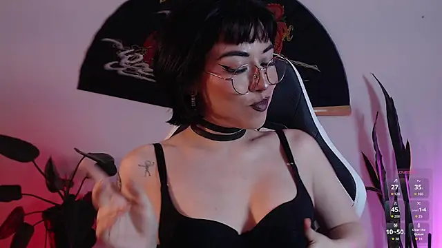 Snapshot of Ellyuwuw chatting on 13, 2, 2026 Ellyuwuw online show from 13, 2, 2026