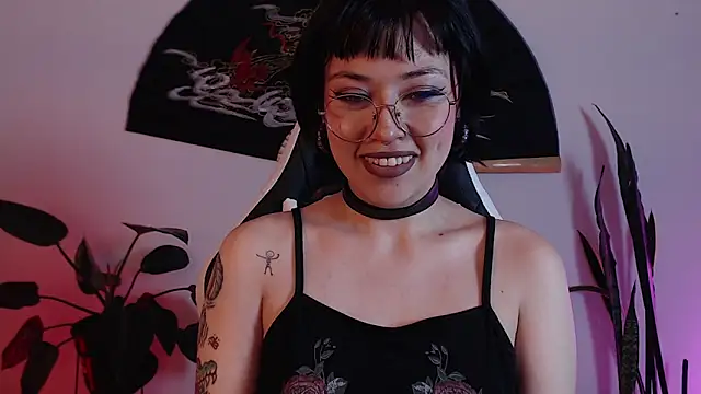 Snapshot of Ellyuwuw chatting on 13, 2, 2026 Ellyuwuw online show from 13, 2, 2026