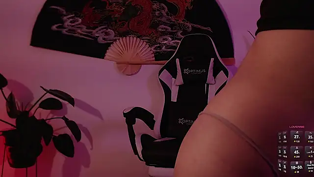 Snapshot of Ellyuwuw chatting on 27, 2, 2026 Ellyuwuw online show from 27, 2, 2026