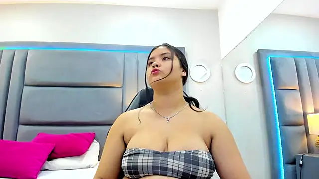 Snapshot of NahiaMonet chatting on 19, 11, 2025 NahiaMonet online show from 19, 11, 2025