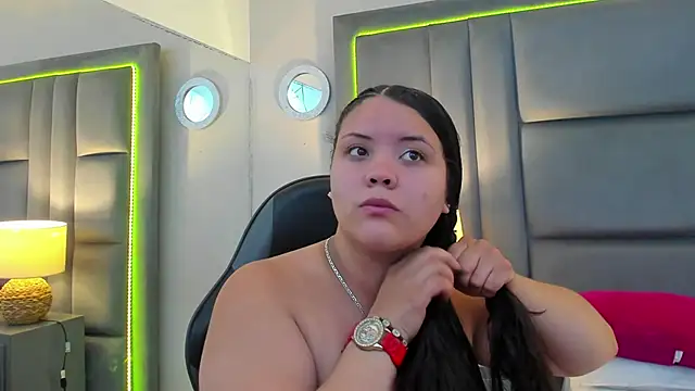 Snapshot of NahiaMonet chatting on 25, 11, 2025 NahiaMonet online show from 25, 11, 2025