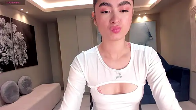 LucyWeiss  online show from 13, 10, 2025