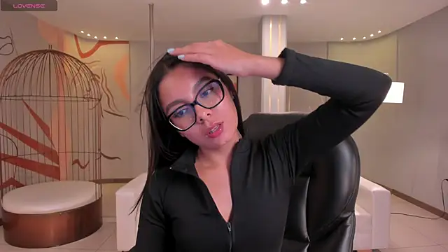 Snapshot of NinaBlum chatting on 28, 11, 2025 NinaBlum online show from 28, 11, 2025