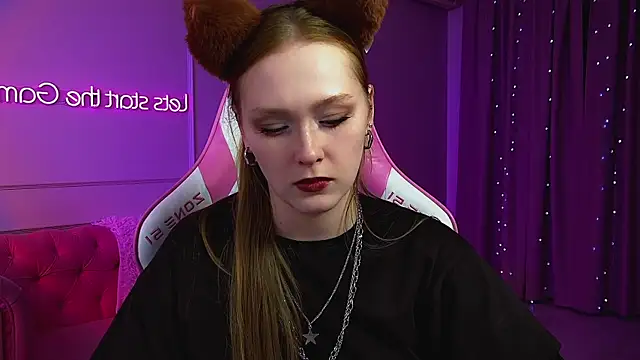 AgataFoxley online show from 6, 6, 2026