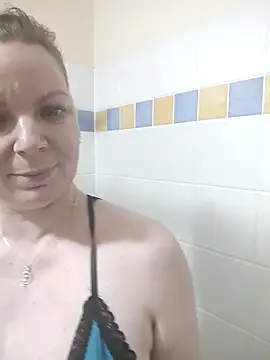 aussiepeaches online show from 23, 9, 2025