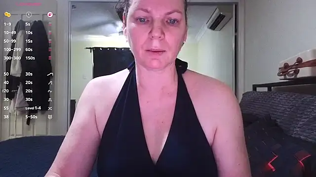 aussiepeaches online show from 22, 10, 2025