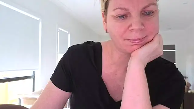 aussiepeaches online show from 24, 4, 2026