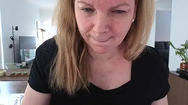 aussiepeaches online show from 28, 4, 2026