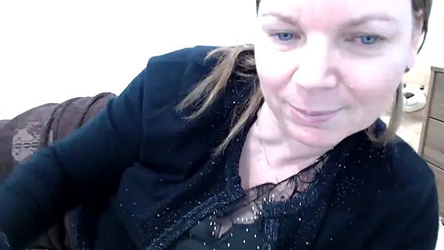 aussiepeaches online show from 27, 7, 2026