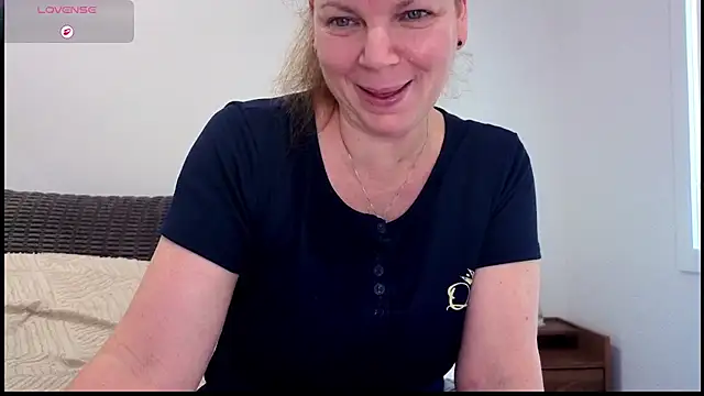 aussiepeaches online show from 30, 7, 2026