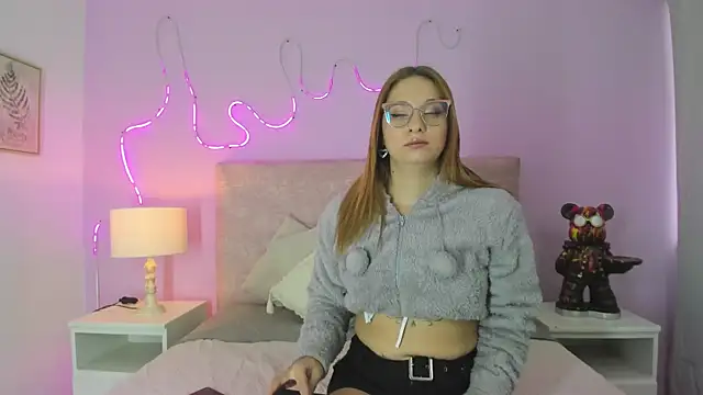 Snapshot of EmaRae1499 chatting on 31, 10, 2025 EmaRae1499 online show from 31, 10, 2025