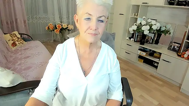 HotandMature online show from 18, 12, 2025