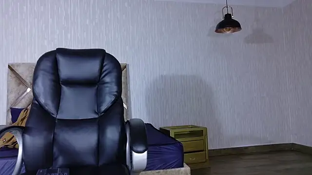 Olivia11  online show from 5, 12, 2025