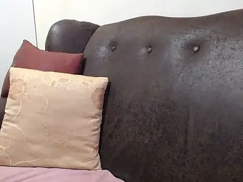 bustylaura4u online show from 9, 1, 2026