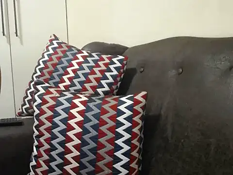 bustylaura4u online show from 20, 7, 2026