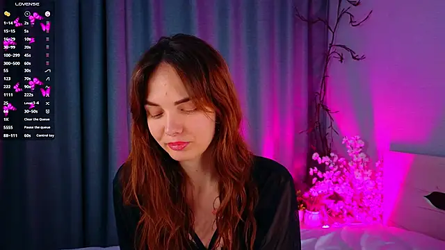 Snapshot of LisaDrake chatting on 13, 10, 2025 LisaDrake online show from 13, 10, 2025