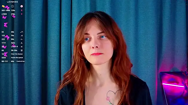 Snapshot of LisaDrake chatting on 19, 10, 2025 LisaDrake online show from 19, 10, 2025