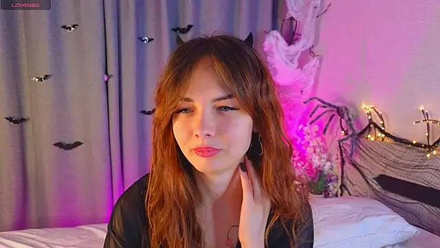 Snapshot of LisaDrake chatting on 24, 10, 2025 LisaDrake online show from 24, 10, 2025