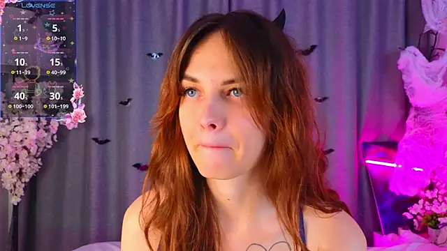 Snapshot of LisaDrake chatting on 25, 10, 2025 LisaDrake online show from 25, 10, 2025