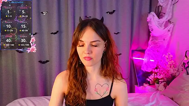 Snapshot of LisaDrake chatting on 26, 10, 2025 LisaDrake online show from 26, 10, 2025