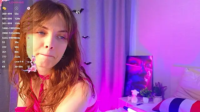 Snapshot of LisaDrake chatting on 5, 11, 2025 LisaDrake online show from 5, 11, 2025