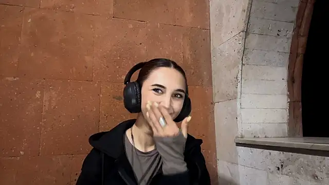 LinaMour online show from 11, 9, 2025