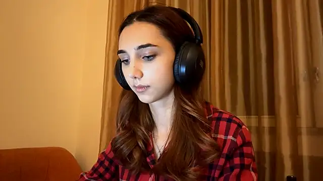 LinaMour online show from 17, 9, 2025