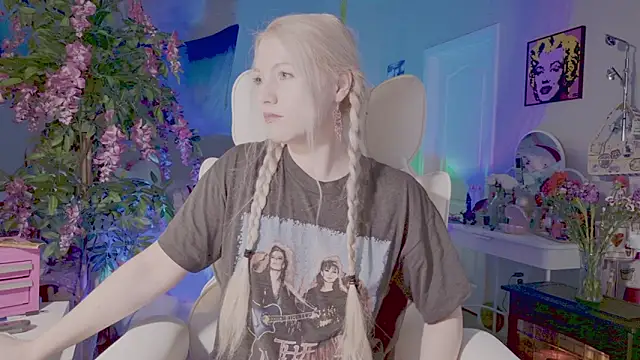 Snapshot of Talulaa chatting on 7, 5, 2026 Talulaa online show from 7, 5, 2026