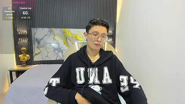 SantiagoRusso18 online show from 26, 9, 2025