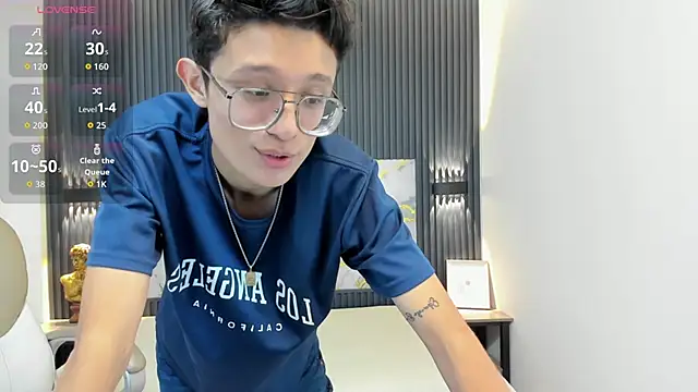 SantiagoRusso18 online show from 12, 10, 2025