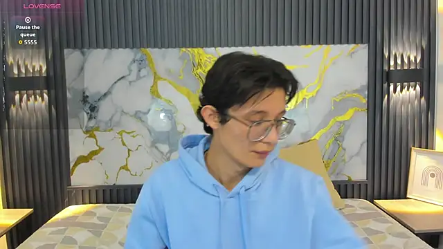 SantiagoRusso18 online show from 5, 12, 2025