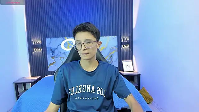 SantiagoRusso18 online show from 27, 2, 2026