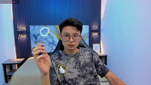 SantiagoRusso18 online show from 6, 3, 2026