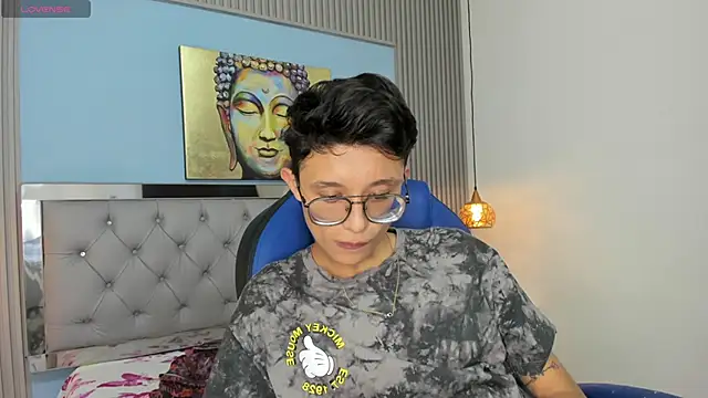 SantiagoRusso18 online show from 23, 4, 2026