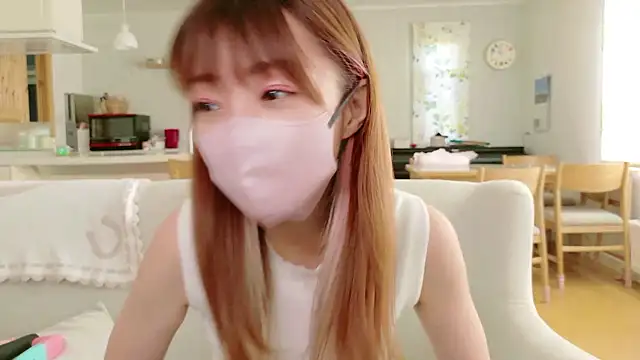 Snapshot of SUZU_1201 chatting on 4, 10, 2025 SUZU 1201 online show from 4, 10, 2025