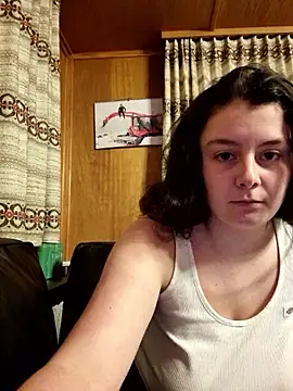 YoungLiisaxx online show from 3, 2, 2026