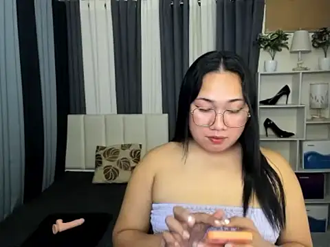 TsUncutKaren online show from 21, 2, 2026