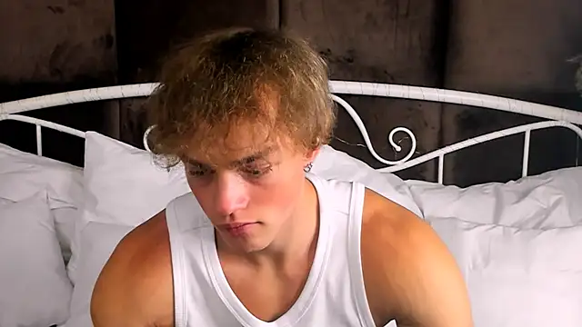 Snapshot of ChaseMuscular chatting on 15, 10, 2025 ChaseMuscular online show from 15, 10, 2025