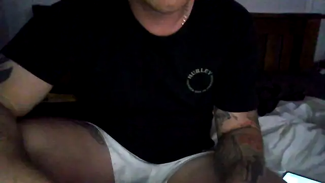 Snapshot of brokecountrylads chatting on 5, 11, 2025 brokecountrylads online show from 5, 11, 2025