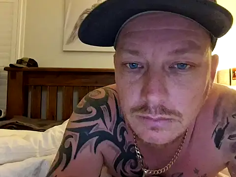 Snapshot of brokecountrylads chatting on 28, 11, 2025 brokecountrylads online show from 28, 11, 2025