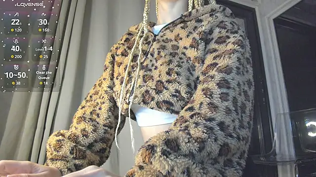 Snapshot of Ella_Vee chatting on 21, 10, 2025 Ella Vee online show from 21, 10, 2025