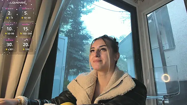 Snapshot of Ella_Vee chatting on 15, 11, 2025 Ella Vee online show from 15, 11, 2025