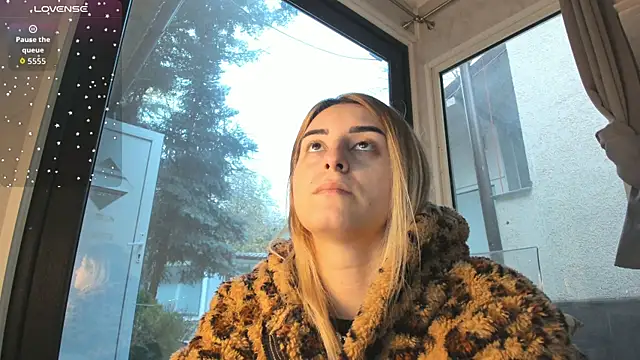 Snapshot of Ella_Vee chatting on 30, 11, 2025 Ella Vee online show from 30, 11, 2025