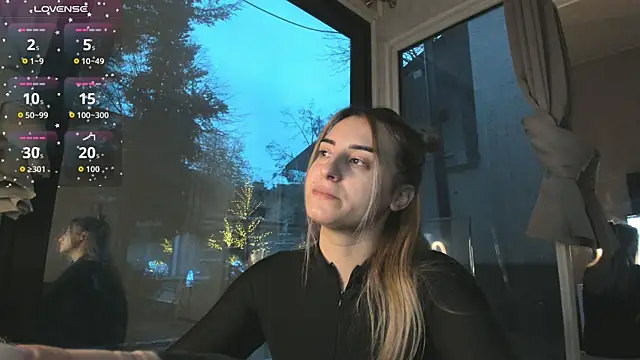 Snapshot of Ella_Vee chatting on 5, 12, 2025 Ella Vee online show from 5, 12, 2025