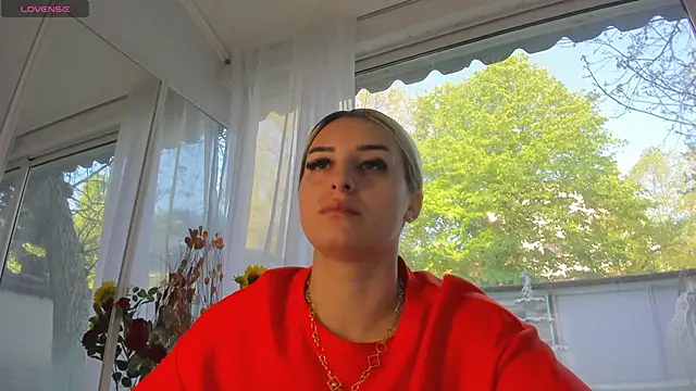 Ella Vee online show from 23, 4, 2026